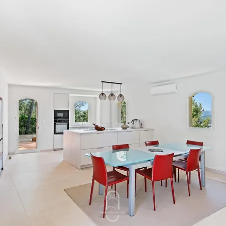Piscine Lealys Costebelle Clim/wifi/plages Apartment *